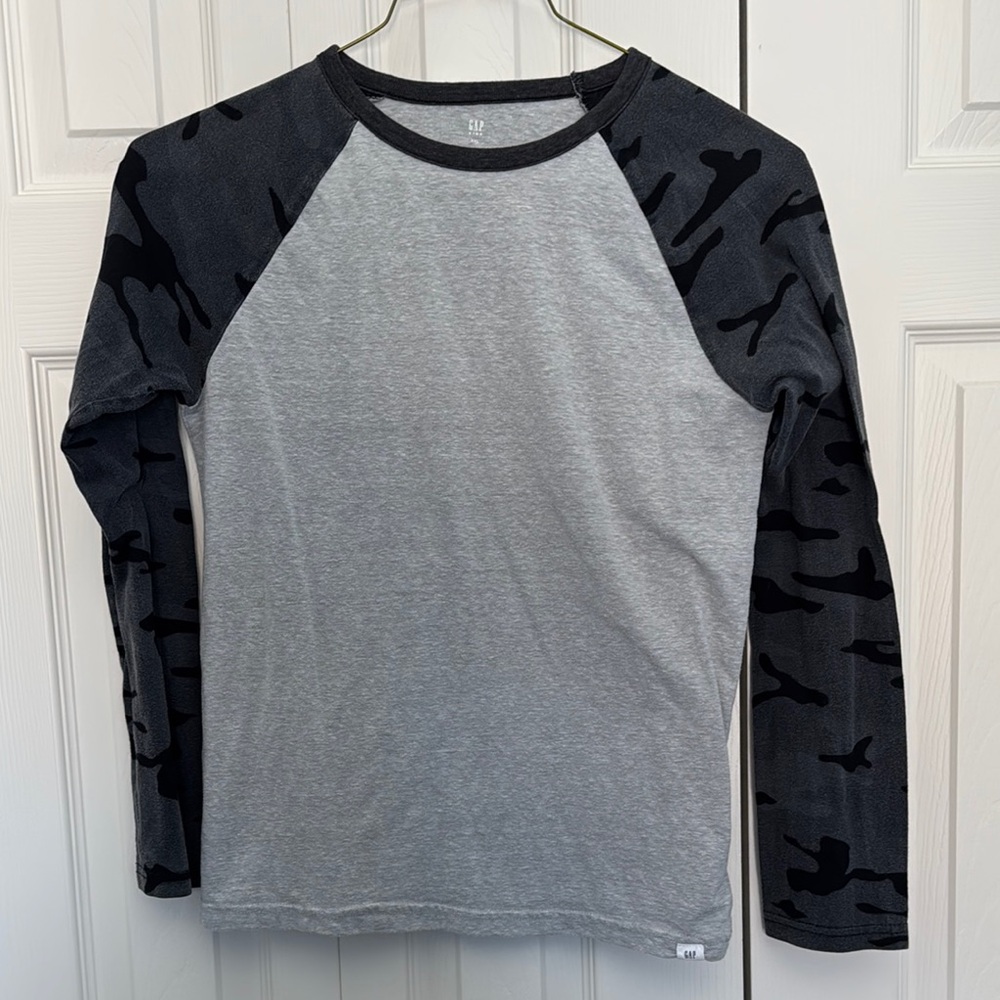 GAP Gray and Black Long Sleeve Tee xxl youth
